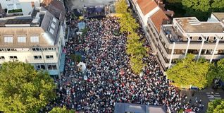 Voller Marktplatz bei Sindelfingen rockt.